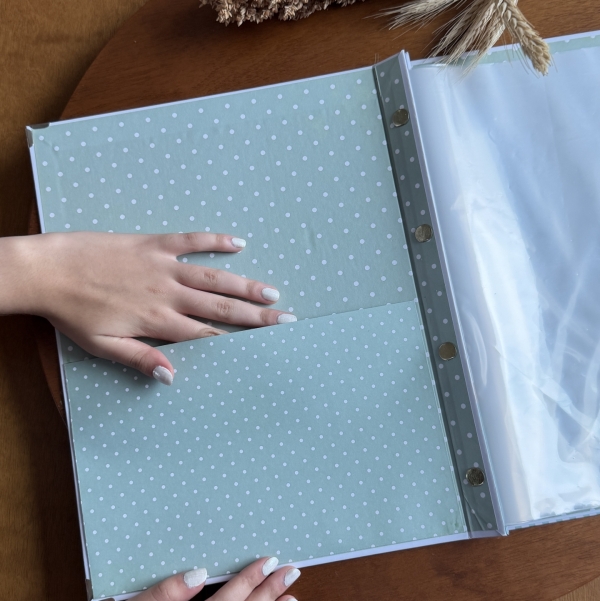 Pasta de documentos do bebê com capa dura